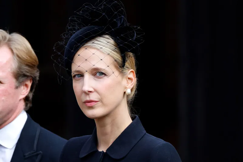 Леди Габриэлле Уиндзор приглашена на церемонию Trooping the Colour, где королевская семья поддерживает ее после смерти ее мужа Томаса Кингстона