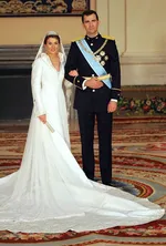 Скандальное обручальное кольцо королевы Летисии с 16 бриллиантами, которое она никогда не носит