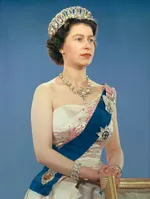 Елизавета Херли призналась, что не была в пабе с 1987 года и не знает, что значит "платить за круг напитков"