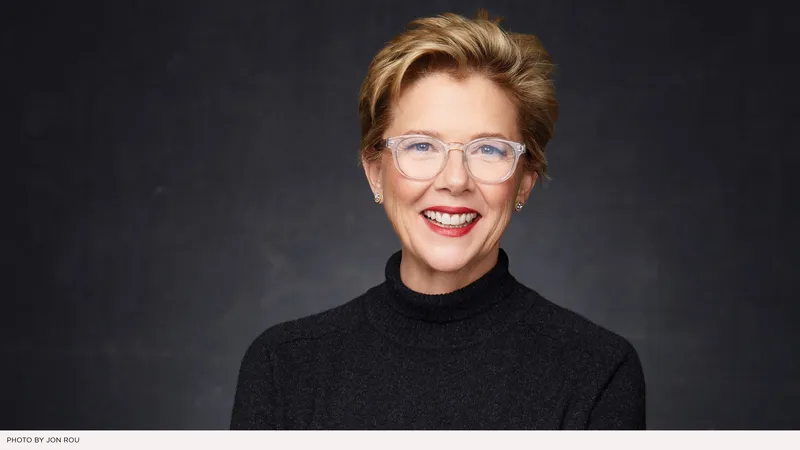 Актрисы Annette Bening и Jennifer Garner убедили меня, что любимая обувь Gen Z - это неотъемлемая часть гардероба