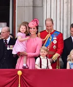 Принцесса Шарлотта в особом подарке от королевы Елизаветы на параде Trooping the Colour