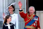 Кейт Миддлтон с принцем Уильямом и детьми на Trooping the Colour: Первые фото события