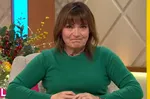 Лоррейн Келли не сдерживает слезы, когда гость прерывает интервью, чтобы выразить ей трогательную дань уважения
