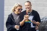 Джоджо Сива и Крис Хьюз не могут оторваться друг от друга на новых снимках после 'подтверждения' отношений