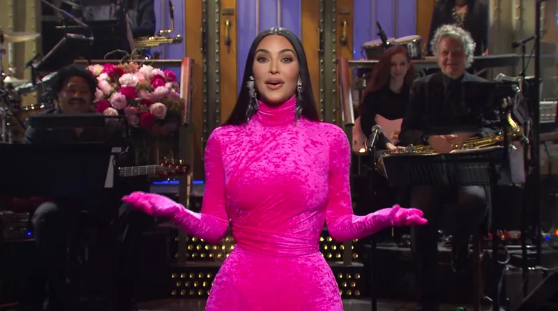 Ким Кардашьян намекает на свое появление в SNL 50, где она 