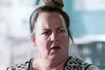 Звезда EastEnders Лоррейн Стэнли продемонстрировала впечатляющую потерю веса в 6,5 стоун в купальнике во время медового месяца с мужем Марком Пересом