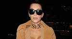 Ким Кардашьян в прозрачных колготках YSL и обертывании для лица Skims: смелый стиль и откровенность