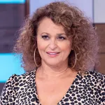 "Надя Савайла шокировала зрителей 'Loose Women' взглядом на свой 'захламленный' дом: 'Меня это просто стрессует!'"