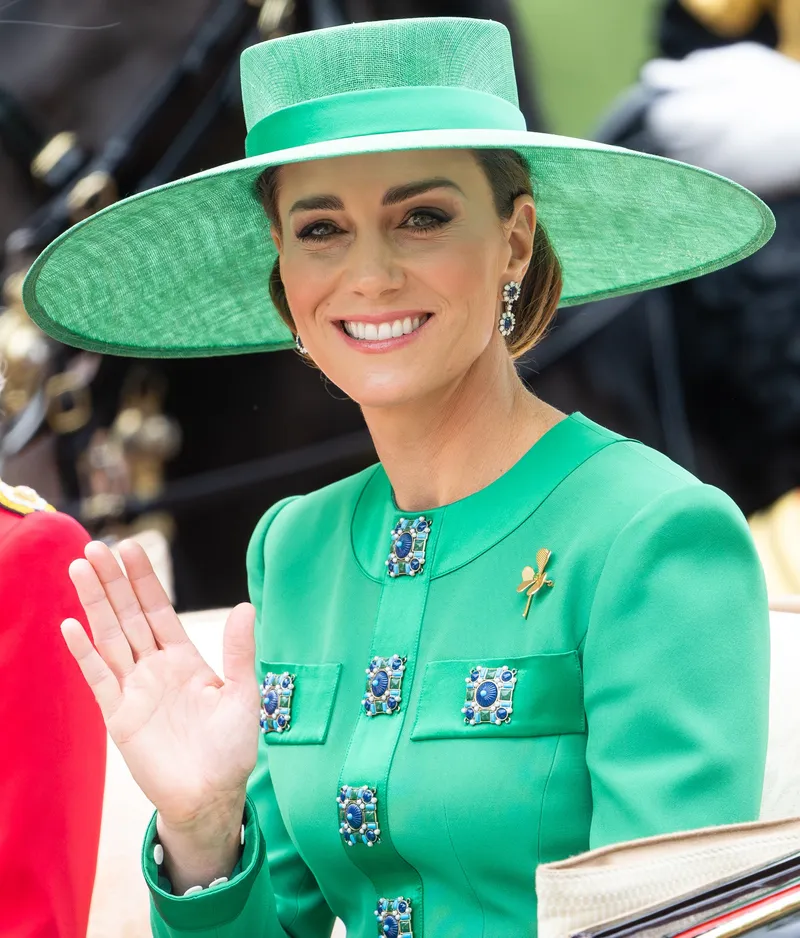 Кейт Миддлтон поделилась неожиданным видео своего прибытия на парад Trooping the Colour вместе с Джорджем, Шарлоттой и Луи