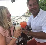 Лиза Фолкнер высказалась о муже Джоне Торода и призналась, что не читает новости о них на фоне скандала с его увольнением из-за расистского высказывания