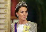 Сумки, любимые Кейт Миддлтон, в коллаборации с племянницами принцессы Дианы: стильная кампания и ограниченная коллекция