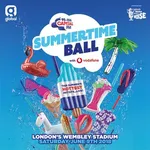Лола Янг расплакалась на Summertime Ball из-за технических проблем во время выступления, обращаясь за поддержкой к фанатам