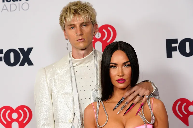 Машина Gun Kelly рассказывает о выкидыше Меган Фокс в новой песне 