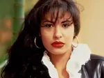 Селена Гомес в ярком красном платье на свадьбе с Бенни Бланко