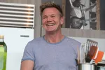Гордон Рамзи прилетел в Майами на Гран-при всего через несколько часов после вечеринки в Лондоне