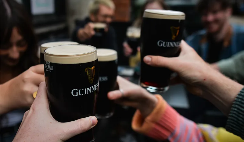 Опасения по поводу нехватки Guinness на Рождество: предупреждения о возможном дефиците в пабах из-за ограничений на кеги