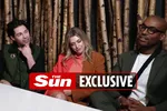 Звезда шоу "Celebs Go Dating" Джон Ли расплакался, рассказав о страхах матери, которая думала, что он пропал без вести на два года после исчезновения певца S Club 7