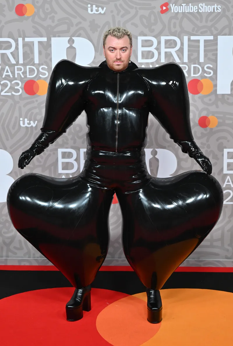 Сэм Томпсон и Пит Уикс радуются первой победе в подкастах на TRIC Awards и благодарят своих слушателей как семью