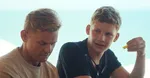 Фредди Брейзер и бабушка Джаки Бадден курят подозрительные сигареты перед танцем вместе...