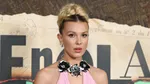 Милли Бобби Браун демонстрирует загар в мини-бикини