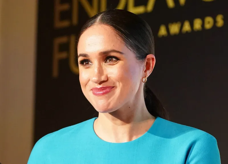 Меган Markle обвиняют в хитрости и стремлении к вниманию после удаления и повторной публикации видео