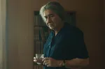 Знаменитая актриса 60-х годов удивила изменившимся образом на электросамокате в Лос-Анджелесе