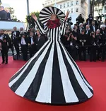 Самые скандальные платья на Каннском кинофестивале: организаторы запрещают «голые» наряды на красной дорожке