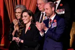 Кейт Миддлтон удивила всех в брюках-клеш и рюшевах от Виктории Бекхэм