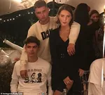 Ирис Лоу и DJ Томми Гулд: слухи о романе после прогулки по Ноттинг-Хиллу и совместного шопинга на рынке Портобелло