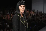Кэти Перри помогает паре сделать предложение на концерте в Нью-Йорке: трогательный момент в объективе