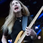 Эсте из HAIM рассказала, как парень расстался с ней из-за проблемы со здоровьем: история сестер