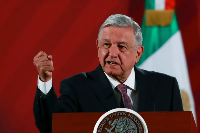 Президент Мексики призывает граждан не поддерживать...