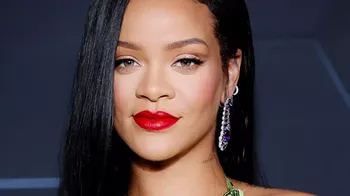 Рианна запускает свою косметическую марку Fenty в Индии с забавным видео
