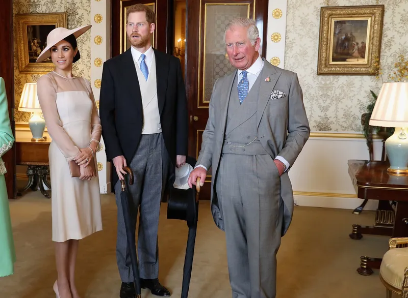 Принц Чарльз расстроен после того, как дал миллионы Гарри и Меган