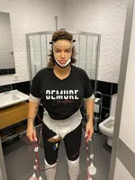 Кэти Прайс в откровенном белом топе на вечеринке с Уэйном Линекером в Ибице: проблемы с внешностью и хирургическими изменениями