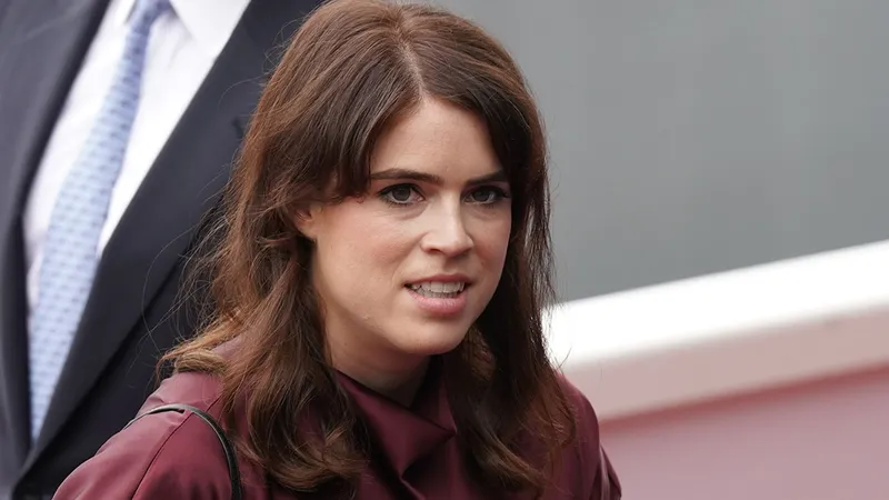 Сумка Princess Eugenie идеально подходит для весны 2024 года