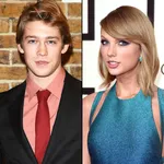 Тейлор Свифт намекнула на 'Reputation (Taylor's Version)' с помощью детали наряда во время свидания с Трависом Келси?