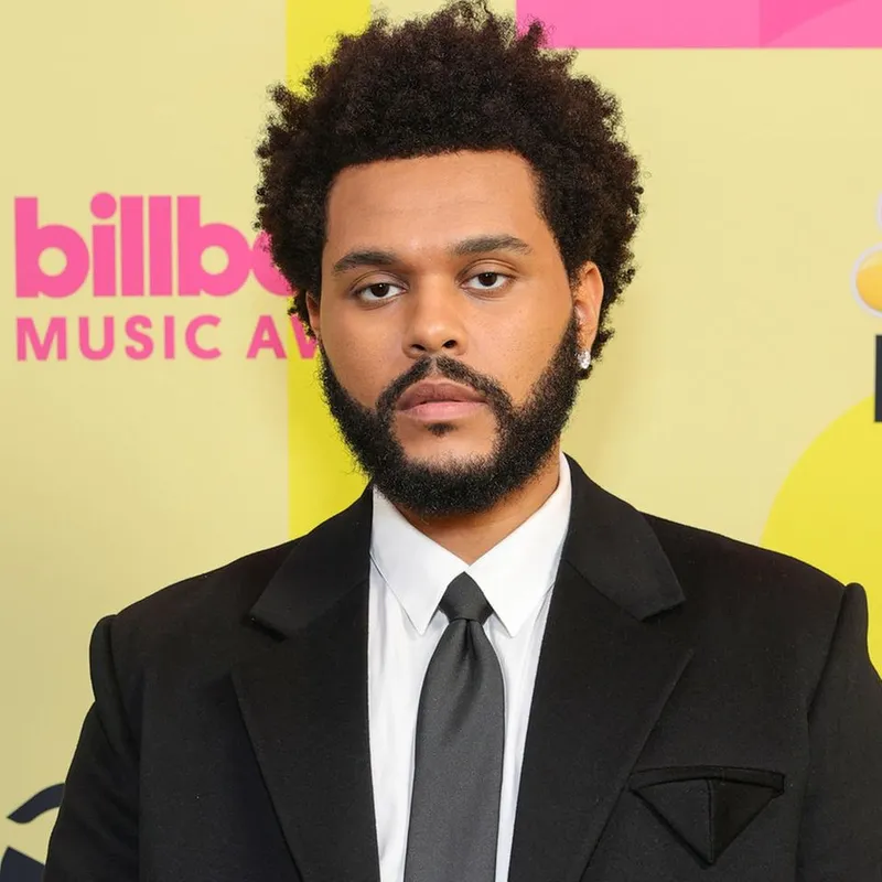 The Weeknd жертвует 1 миллион долларов на помощь пострадавшим от пожаров в Лос-Анджелесе после отмены концерта на Rose Bowl