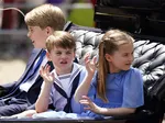 Принцесса Шарлотта заботится о своём младшем брате принце Луи, и это видео становится вирусным на TikTok