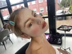 "20-летняя дочь знаменитости поразила сходством с матерью на премьере 'Как приручить дракона'"