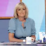 Звезда "Loose Women" делится обновлением о здоровье после ужасного диагноза, изменившего её внешний вид