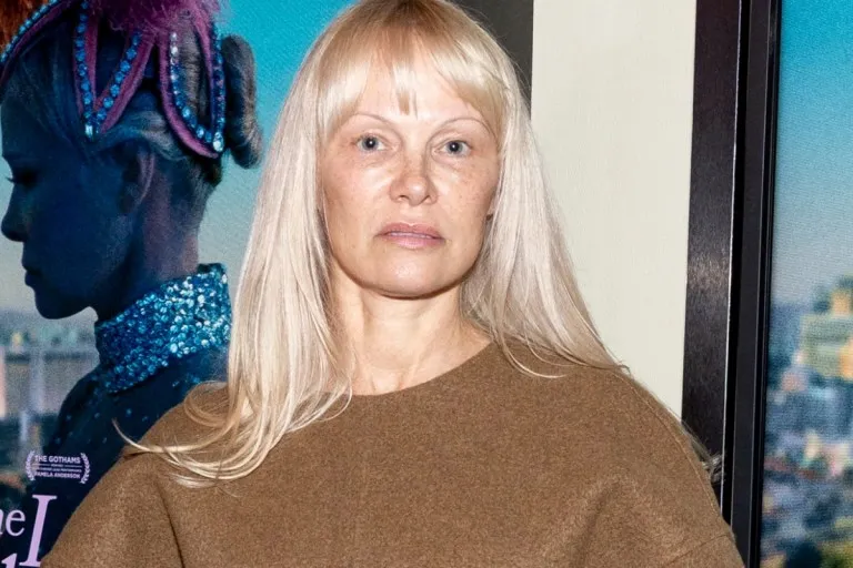 Памела Андерсон кардинально изменила внешний вид перед Мет Гала, отказавшись от макияжа