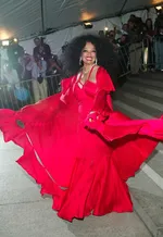 Шаль Дианы Росс на Met Gala длиной 18 футов: особая дань семье, которую вы могли не заметить