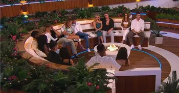 Фанаты Love Island шокированы, узнав "настоящий возраст" Марсела Сомервилла перед его возвращением...