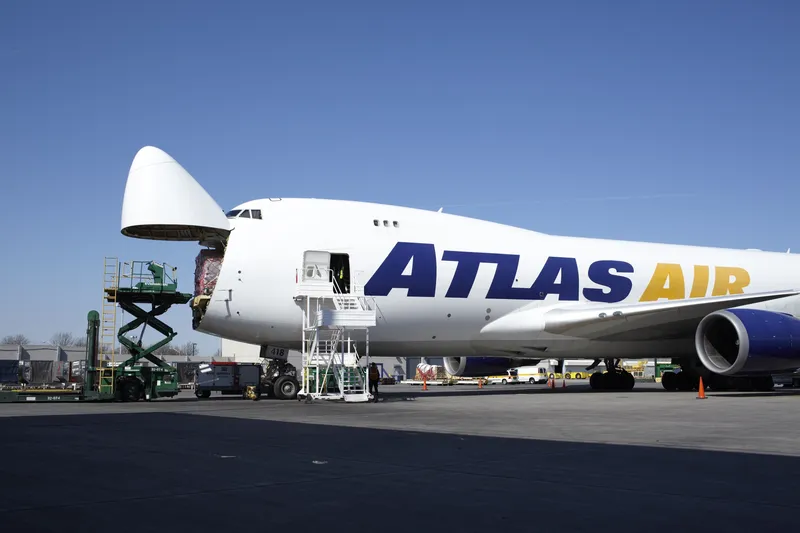 Грузовой самолет Boeing компании Atlas Air совершил аварийную посадку в...