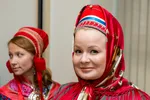 Сами Шин демонстрирует подтянутый живот на обеде после признания о необходимости операции из-за проблем с имплантами груди