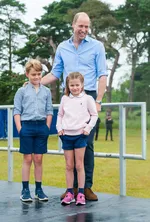 Принц Уильям, Джордж и Шарлотта сделали селфи с Тейлор Свифт за кулисами