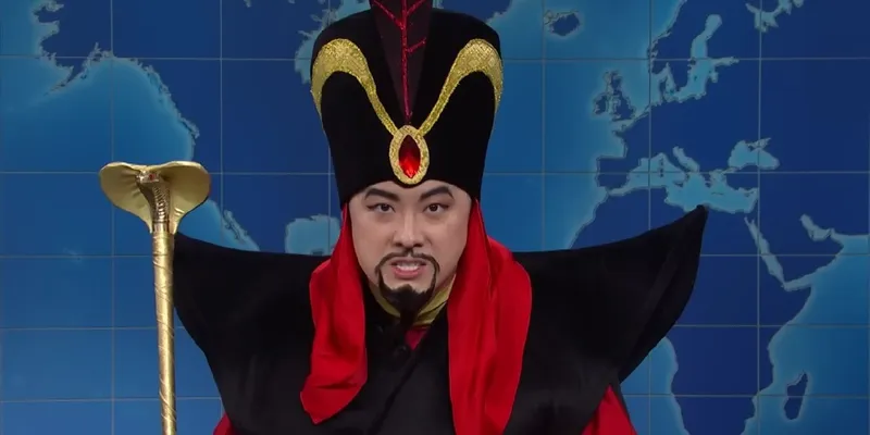Боун Ян шутит о замене Колина Джоста и Майкла Че в 'Weekend Update' на 'SNL'