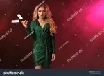 Подруга устраивает себе девичник, хотя не помолвлена: что делать?
