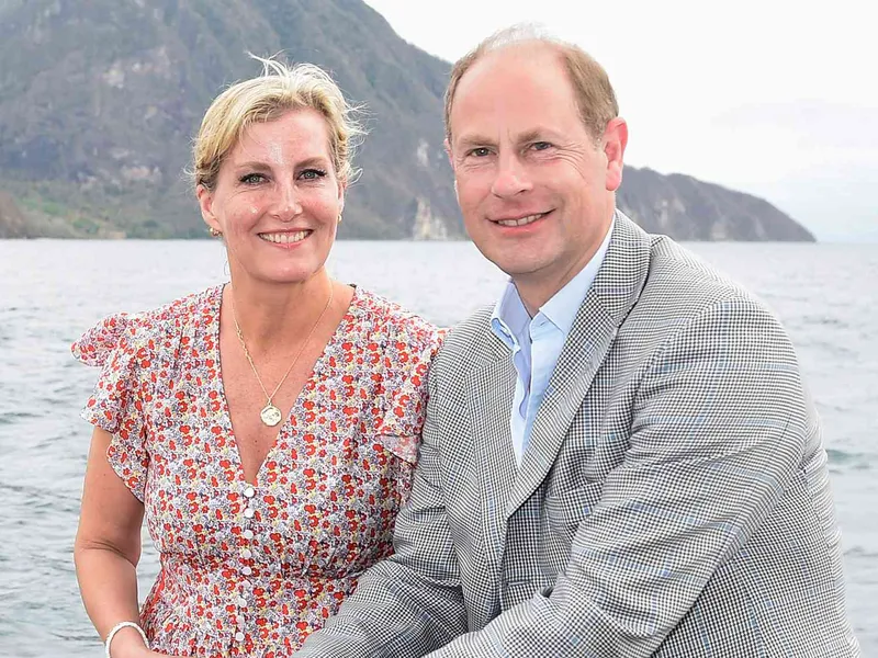 Принц Эдвард и Софи выпустили неожиданное второе фото в честь 25-й годовщины свадьбы
